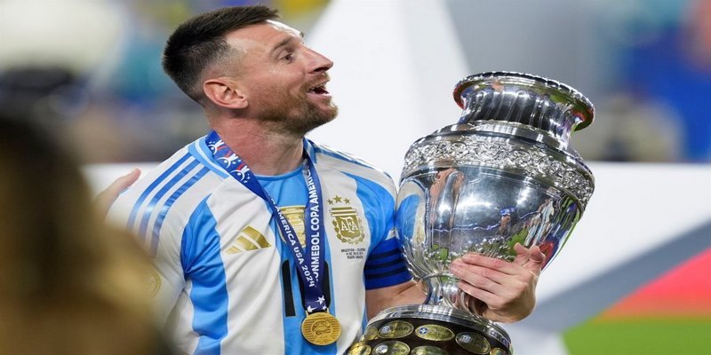 Messi từ giã đội tuyển Argentina
